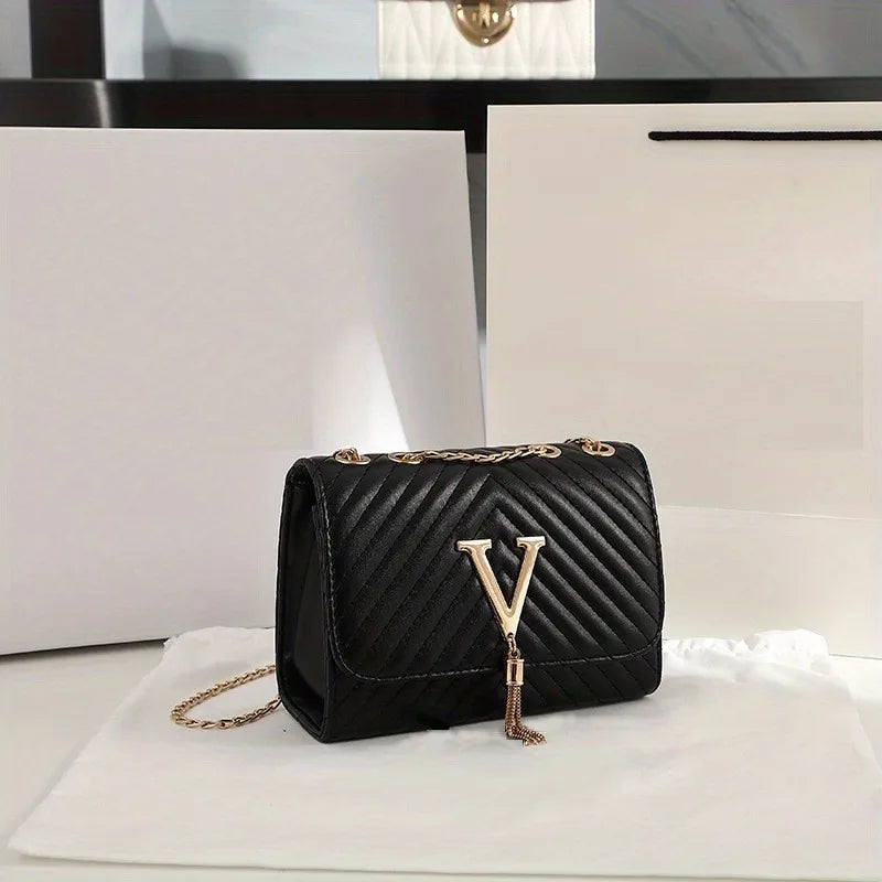 Jo Luxe Embroidered Clutchv