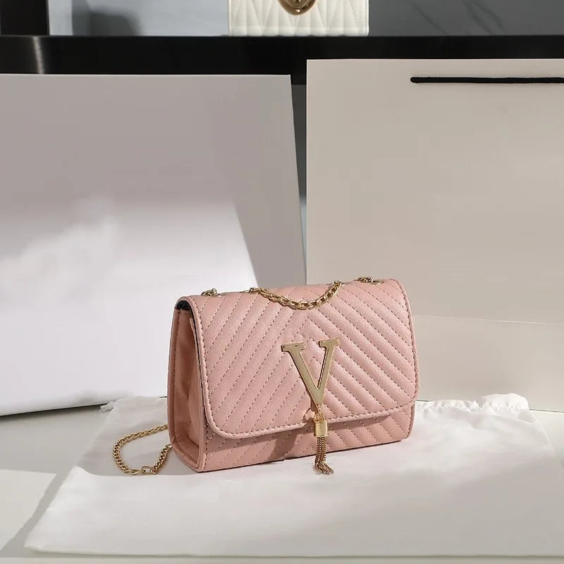 Jo Luxe Embroidered Clutchv